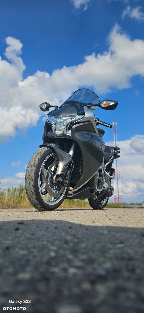 Honda VFR - 1