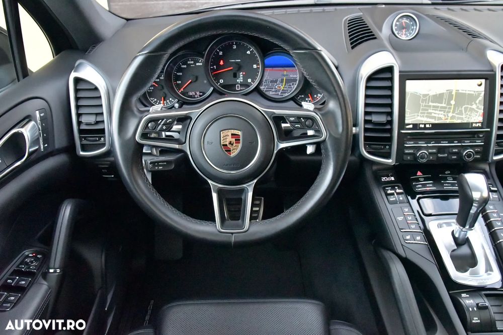 Porsche Cayenne 3.0 L - 37