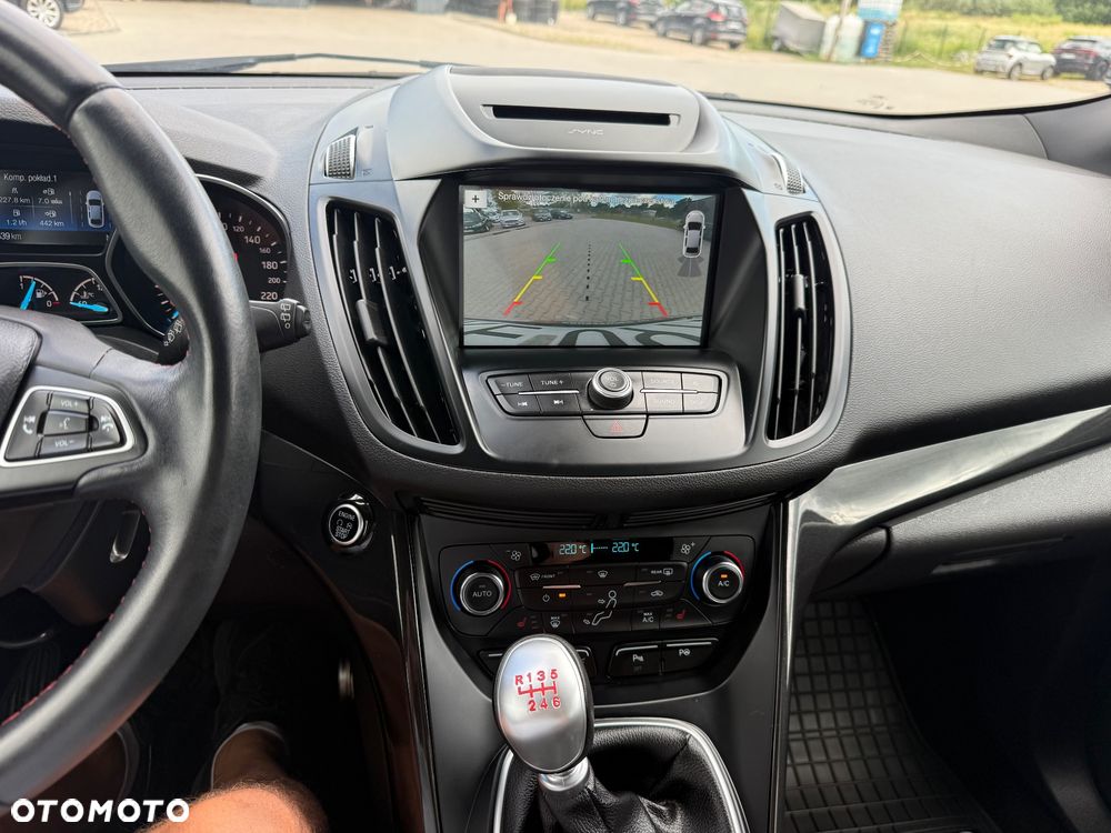 Ford Kuga 2.0 TDCi 4x2 ST-Line - 28