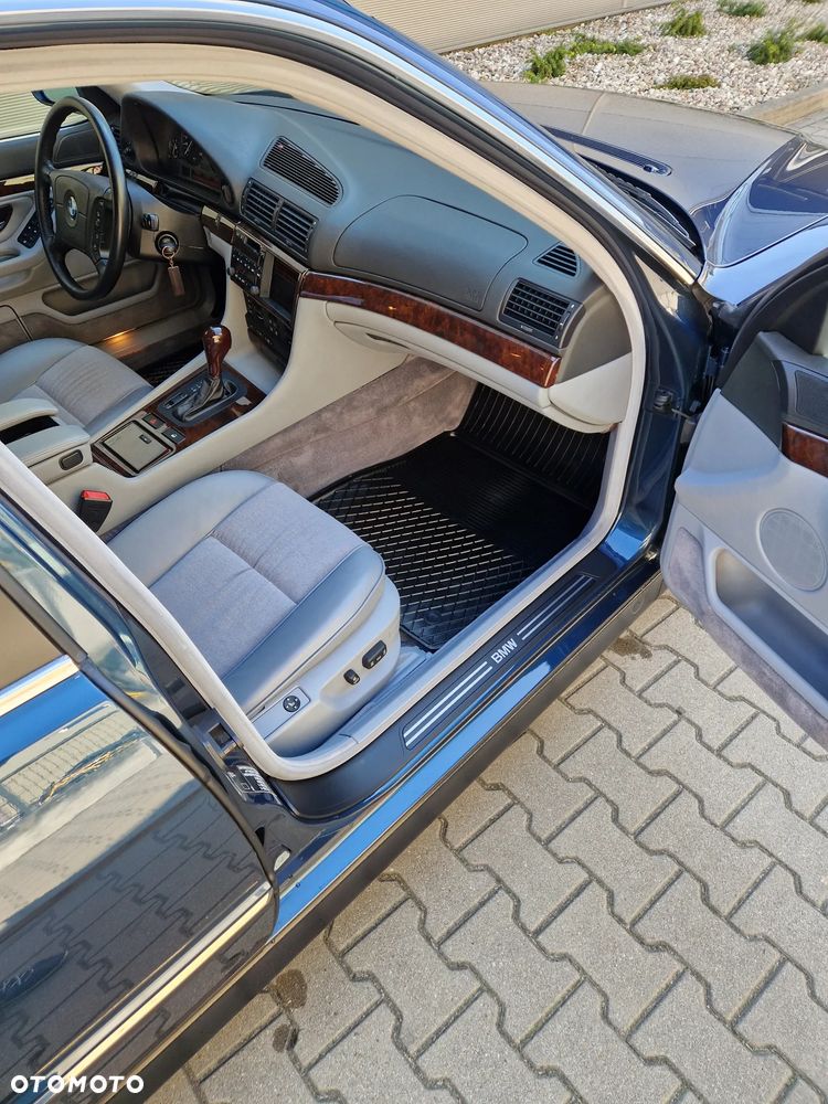 BMW Seria 7 740i V8 - 11