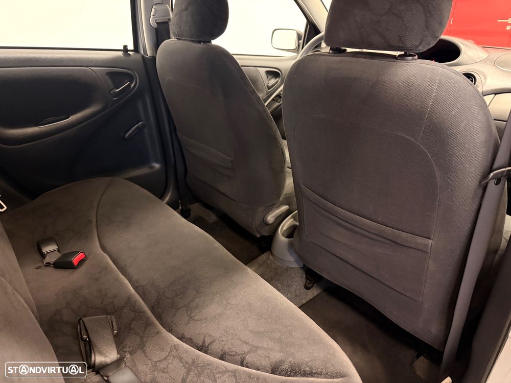 Toyota Yaris 1.0 Sol ABS+CD - 10