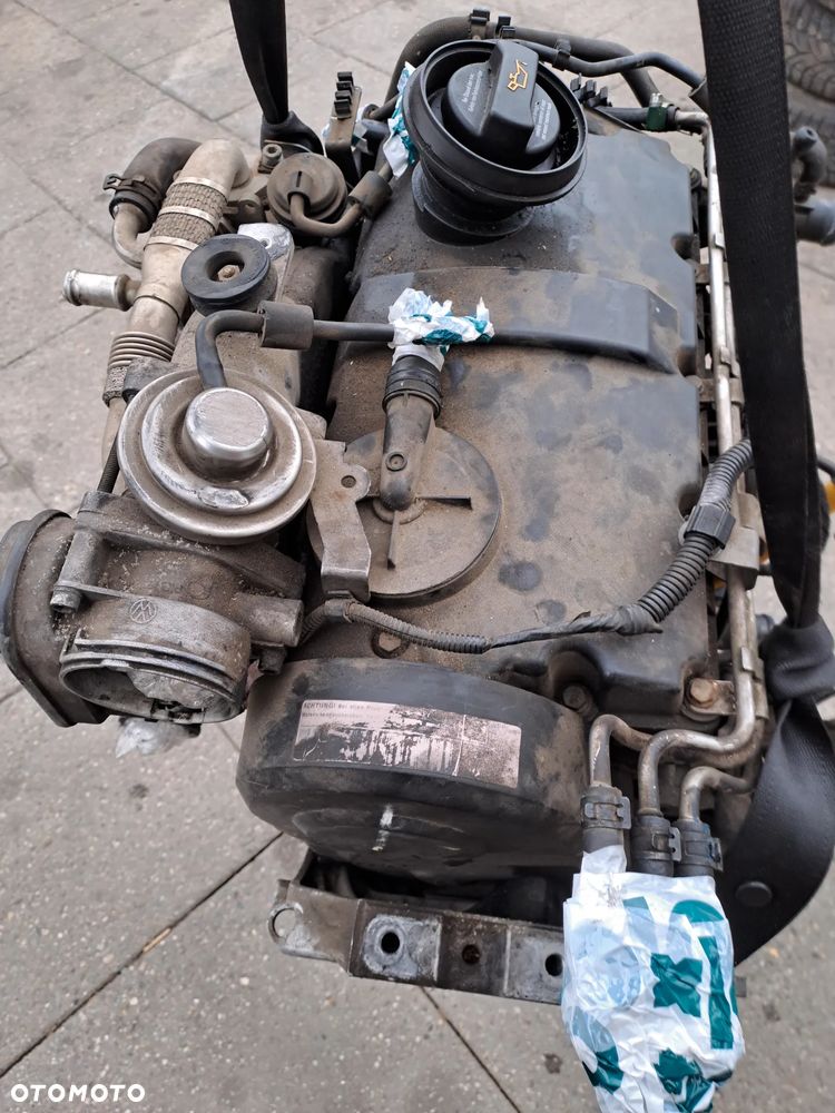 Volkswagen Touran 1.9 TDi silnik kompletny kod AVQ - 1