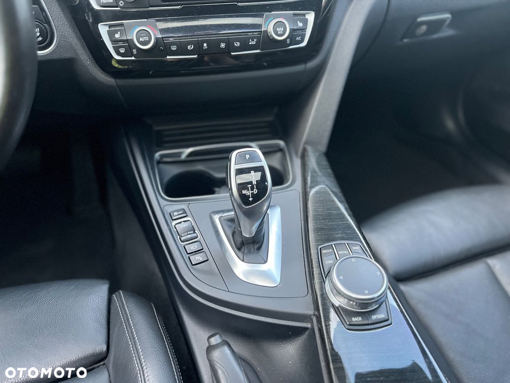BMW Seria 3 330i xDrive M Sport Shadow - 17