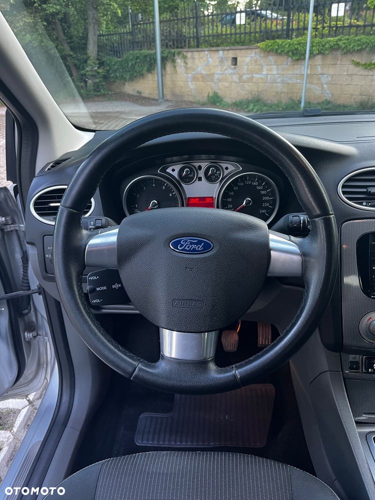 Ford Focus 1.6 16V Ambiente - 9