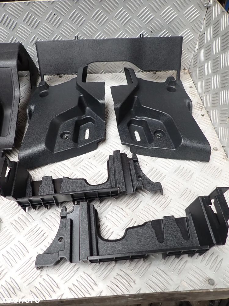 ZASLEPKA FOTELA VW TOURAN III  5TA  - 1123729XX, 1123728XX, 5H0887233B, 5TA885318, 5TA885317, 5E3887233A, 5G0887233C, 2GA858848, 2GA858847, 5TA883391B, 5TA883392B, 5TA885779, 5TA885750, 5Q0886193, 10A886197A, 2GA886197, 5TA885749, 5TA867464, 5TA867574, 5G0887187, 575887187, 575887233, 11A886197, 9918018344LH, 9918018345RH 40 ZŁ - 2