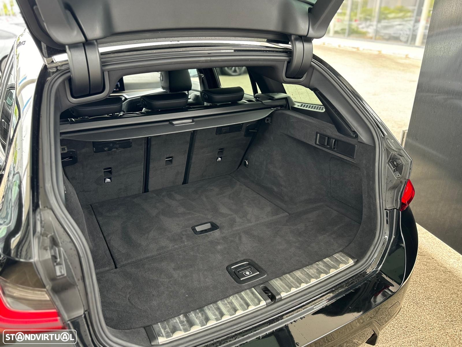 BMW 320 d Touring Pack Desportivo M Auto - 11