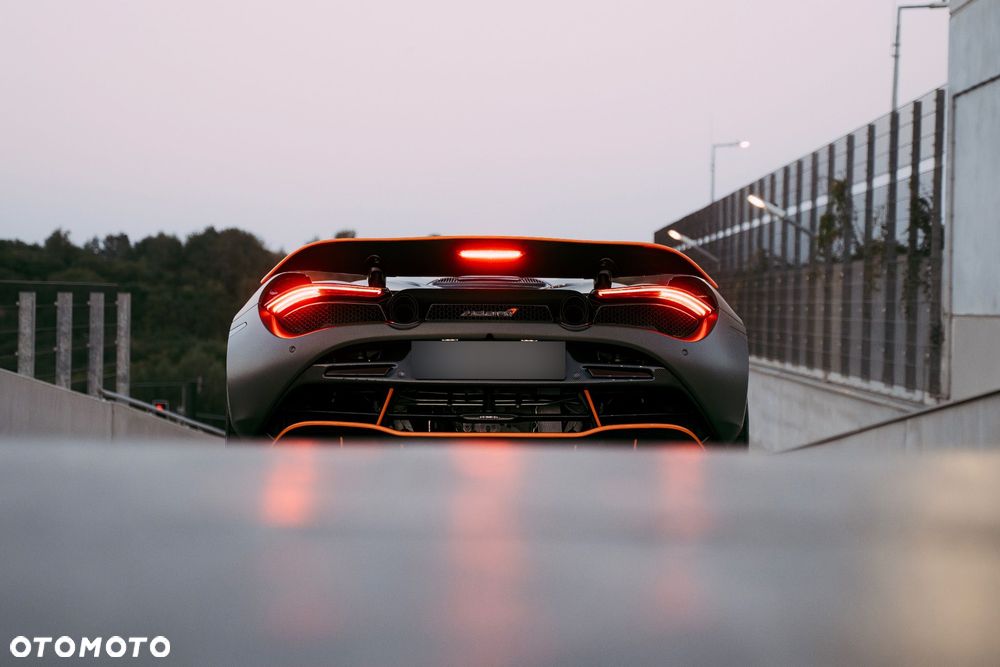 McLaren 720S Coupe - 13