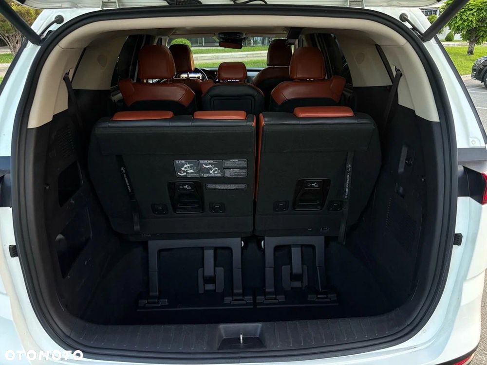 Kia Carnival - 33