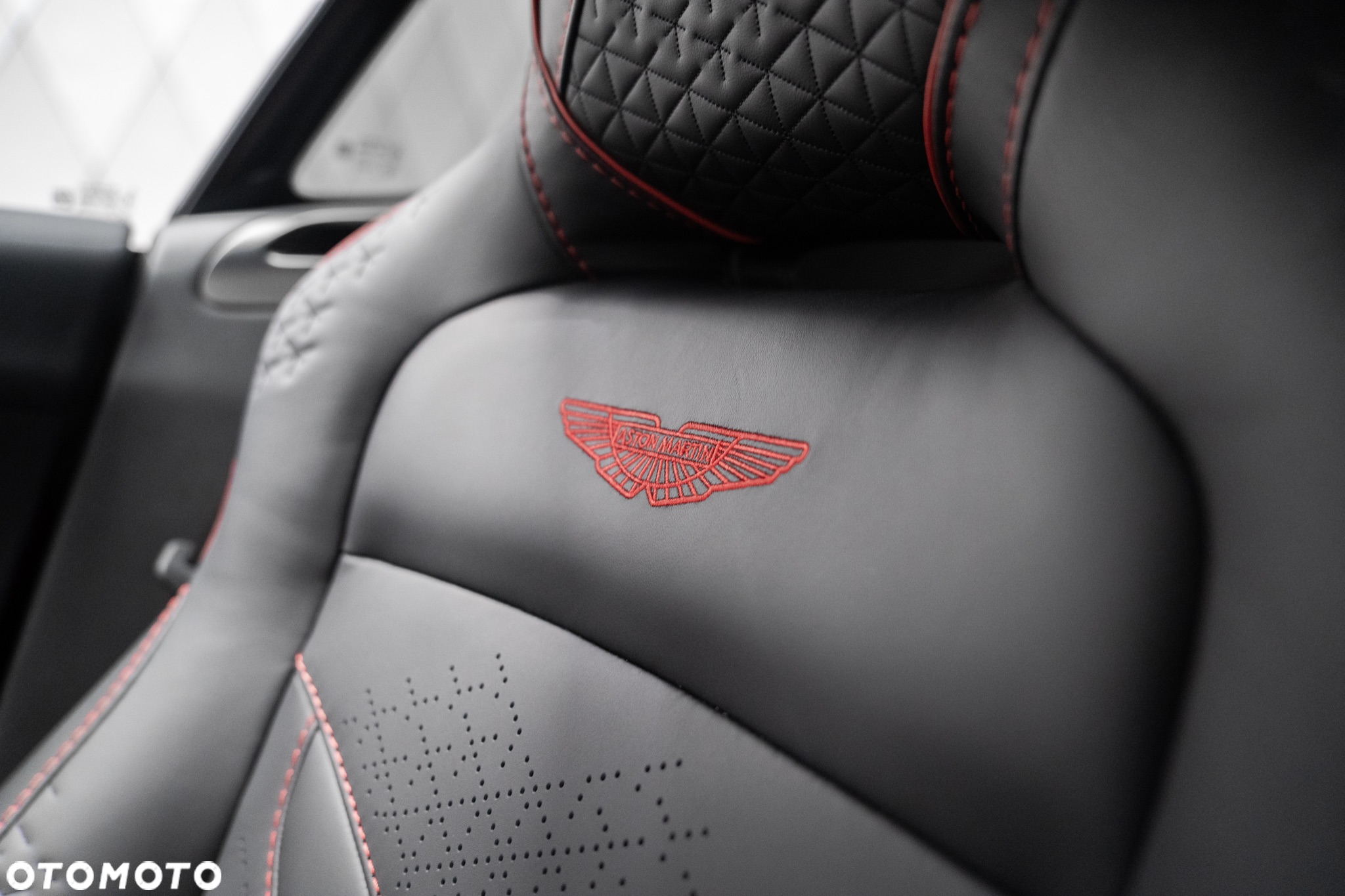 Aston Martin DBS - 20