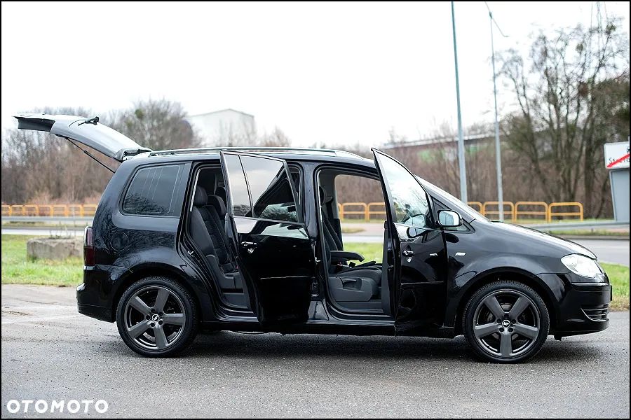 Volkswagen Touran - 16