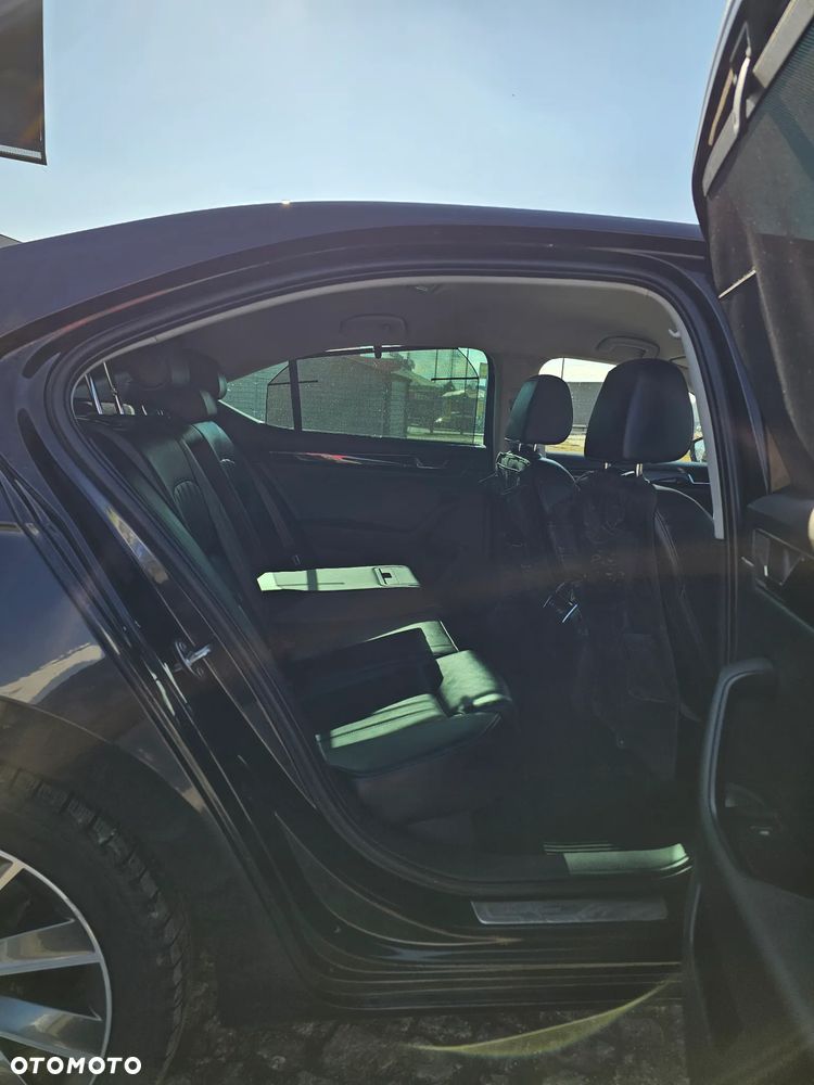 Skoda Superb 2.0 TDI 4x4 L&K DSG - 17