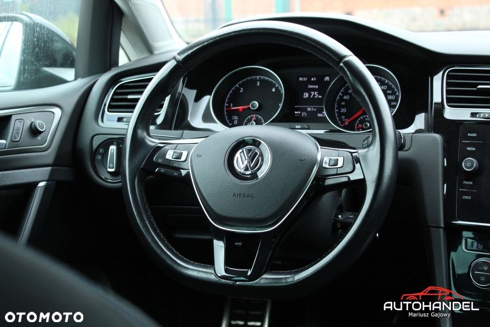 Volkswagen Golf - 10