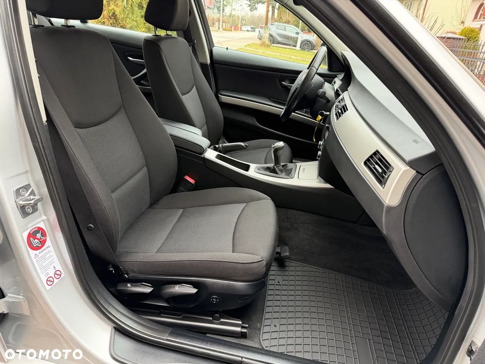 BMW Seria 3 318d DPF Edition Exclusive - 26