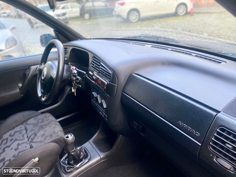 VW Golf Cabriolet 1.6 - 24