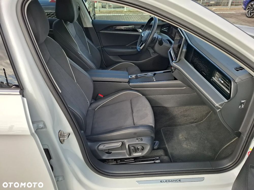 Volkswagen Passat Variant 2.0 TDI SCR DSG Elegance - 13