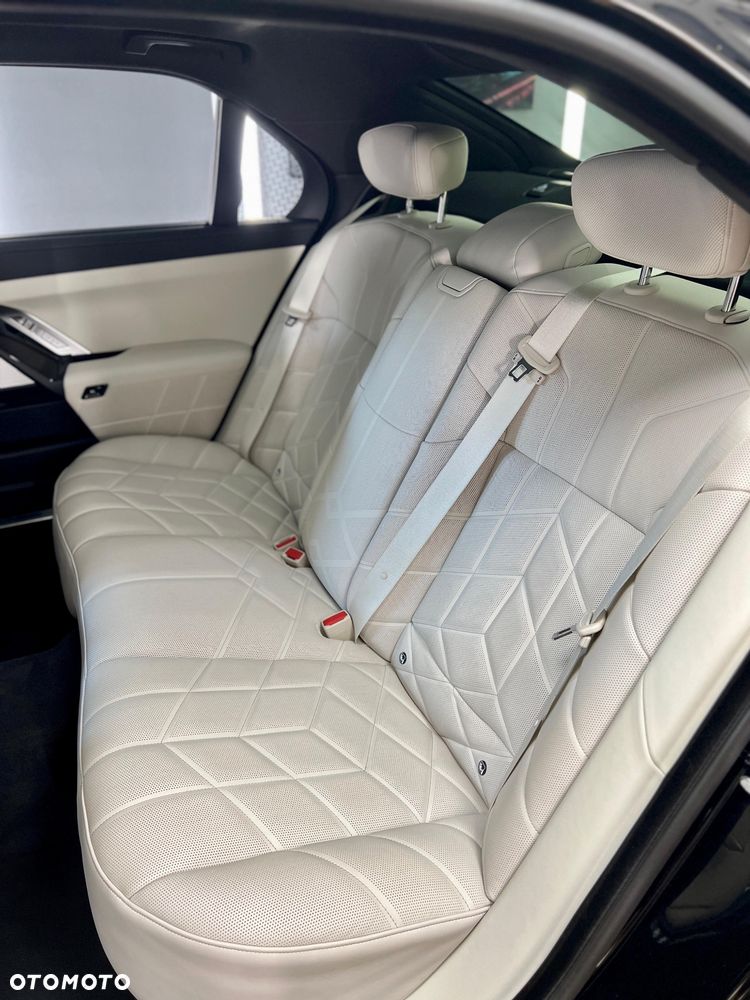 BMW Seria 7 - 17