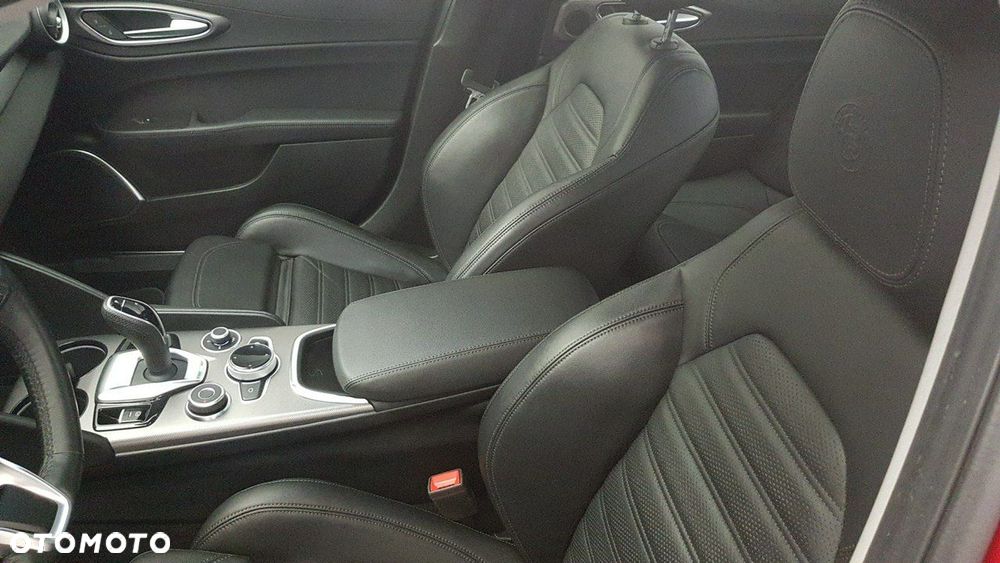 Alfa Romeo Giulia - 16