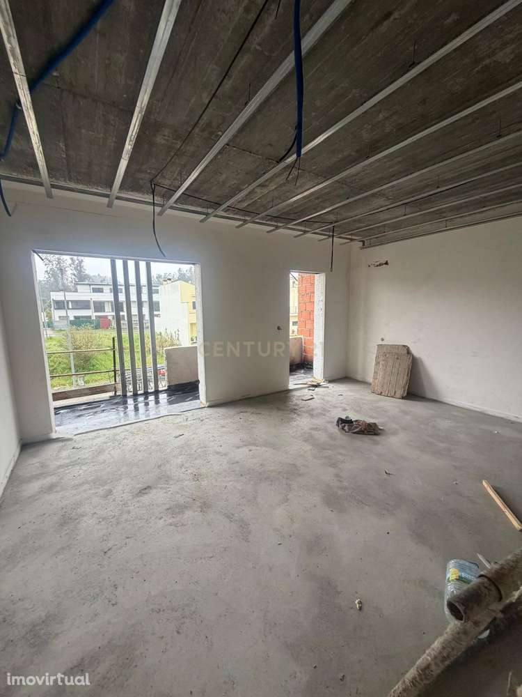Moradia T4 com Acessibilidade | Acabamentos de Luxo | Perto do Centro - Grande imagem: 4/13