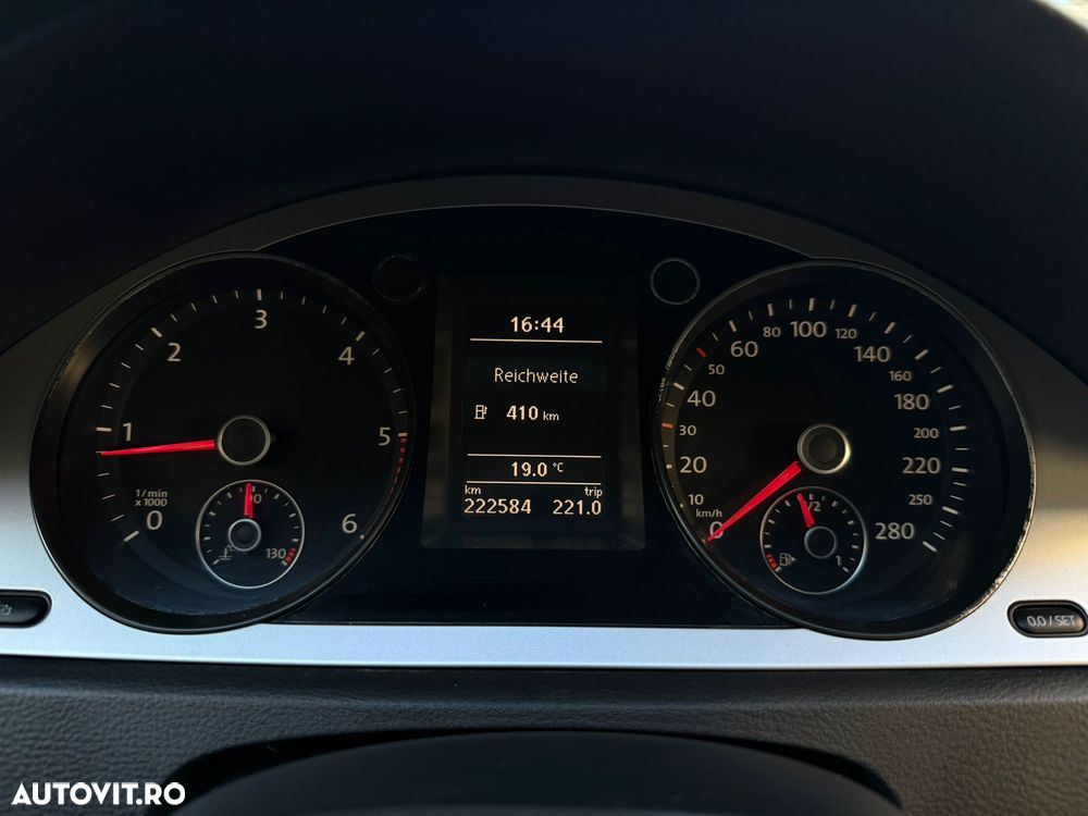 Volkswagen Passat 2.0 TDI BlueMotion Technology DPF Highline - 9