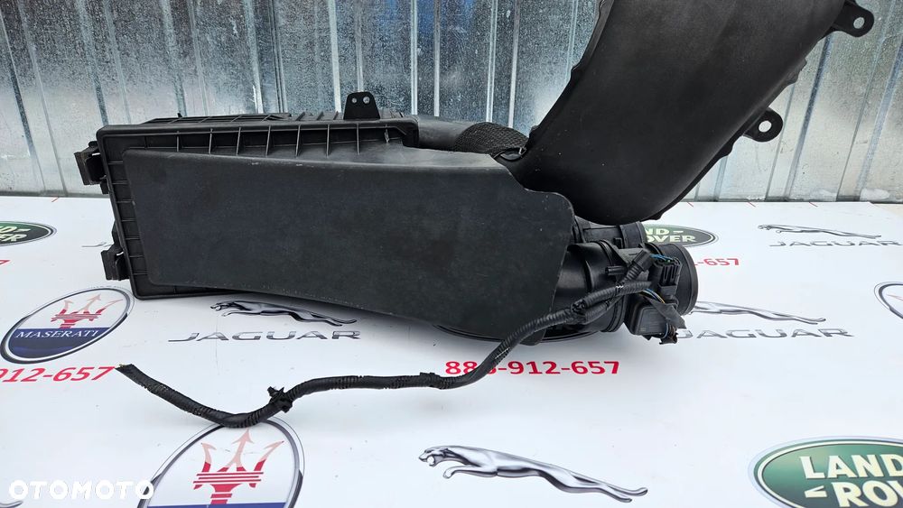 Jaguar XJ 351 3.0D Obudowa filtra powietrza z dolotem 8X23-9A673-AB 4R83-9600-AF Przepływomierz powietrza z kostką 4R8Q-12B579-AC - 3
