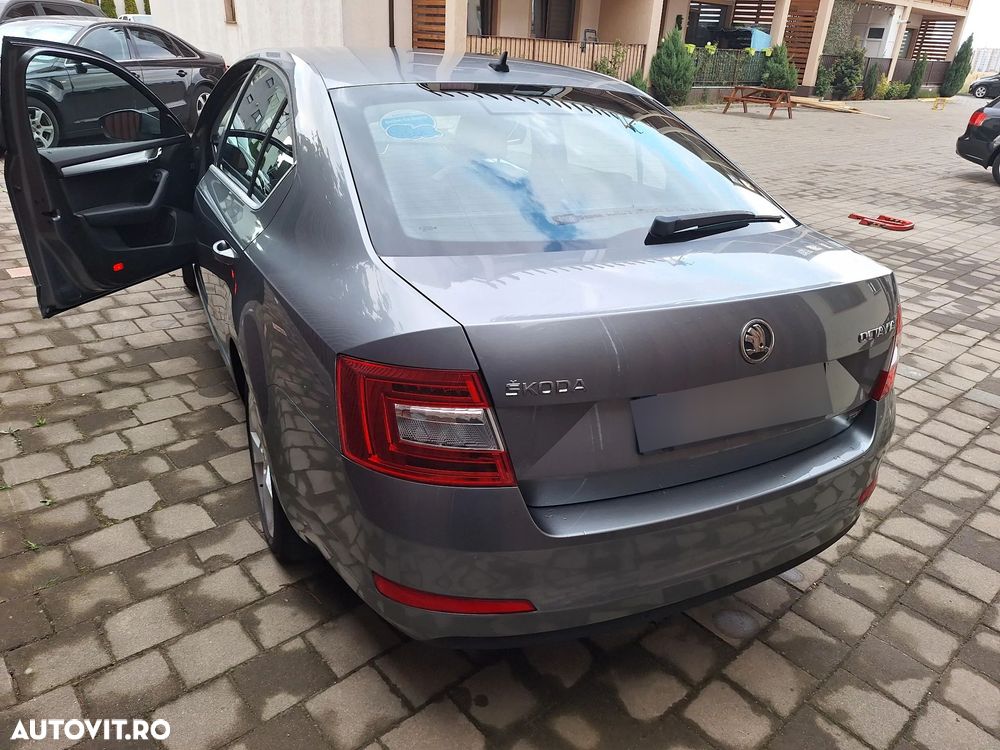 Skoda Octavia 2.0 TDI ELEGANCE DSG - 5