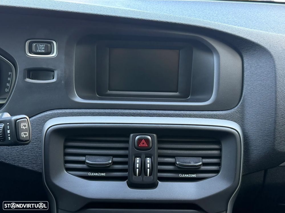Volvo V40 2.0 D3 Momentum Geartronic - 10