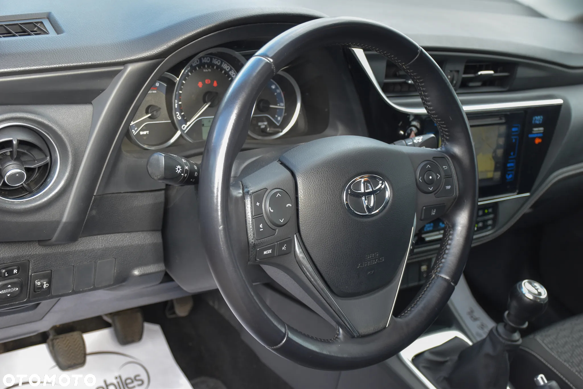 Toyota Auris 1.6 Premium + - 21