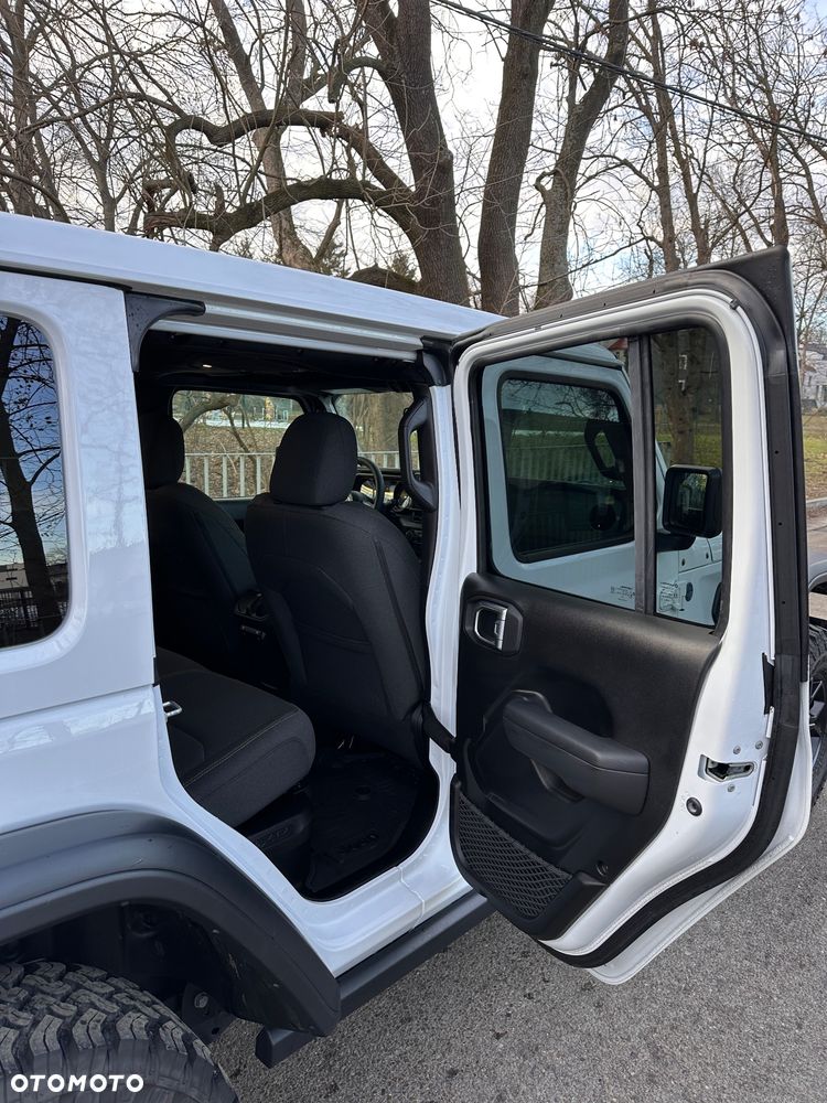 Jeep Wrangler - 26