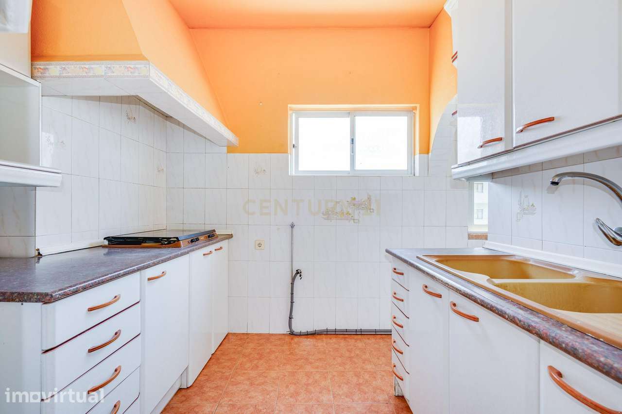T2 Luminoso na Vila da Apelação – Espaço, Conforto e Potencial - Grande imagem: 3/27