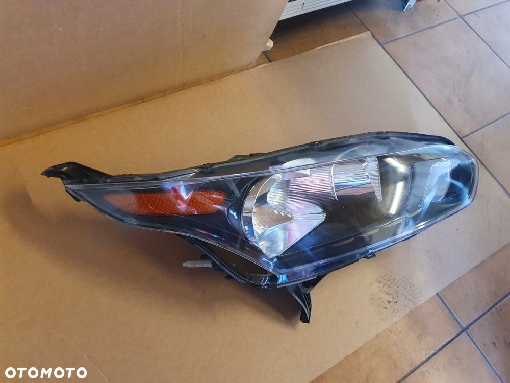 REFLEKTOR PRAWY FORD TRANSIT CONNECT EUROPA - 2