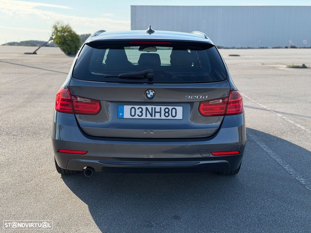 BMW 320 d Auto Line Sport - 12
