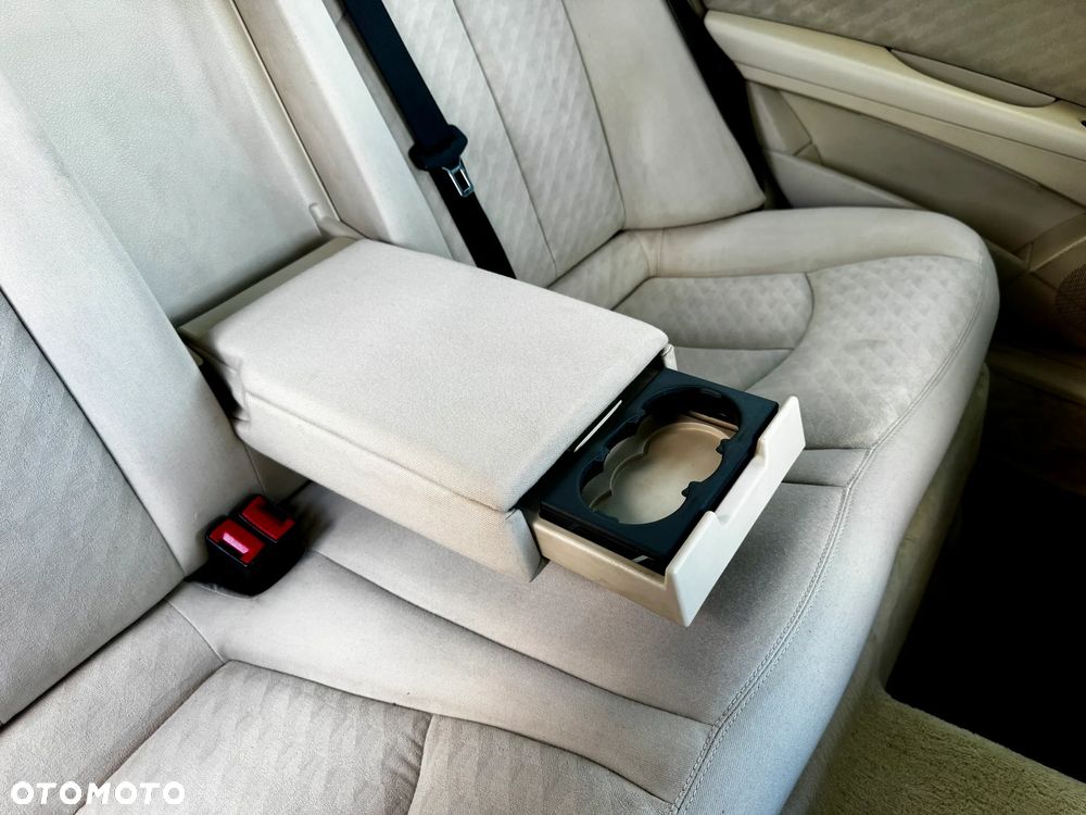 Mercedes-Benz Klasa E 200 CDI Automatik Classic - 33