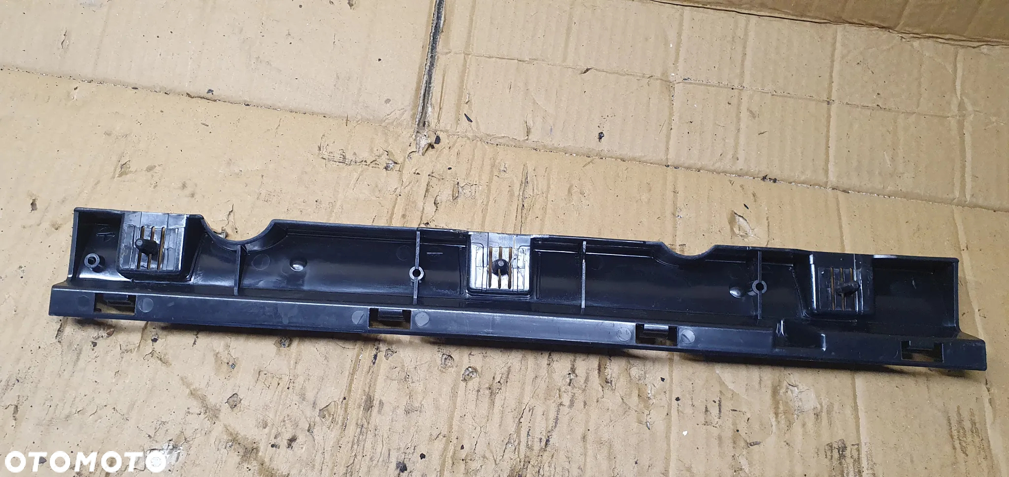 Ślizg mocowanie listwy progowej lewy BMW E90 E91 7202657 - 3