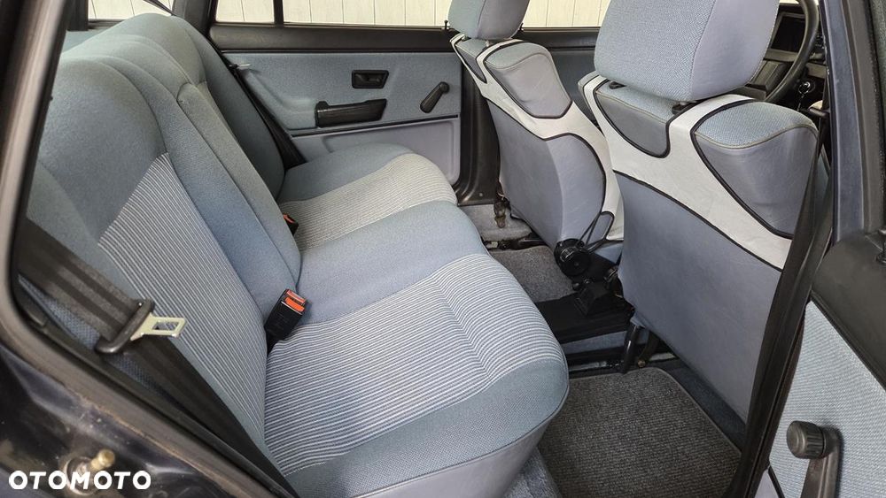 Volkswagen Passat - 17