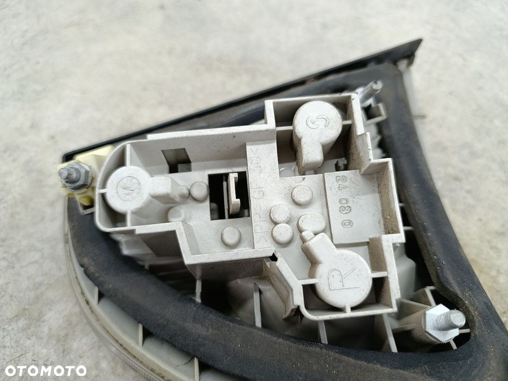 LAMPA TYLNA PRAWA BMW 3 E46 11-A011B KOMBI - 10