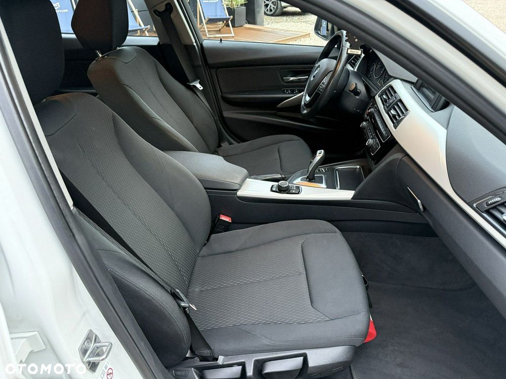 BMW Seria 3 318i GPF - 30