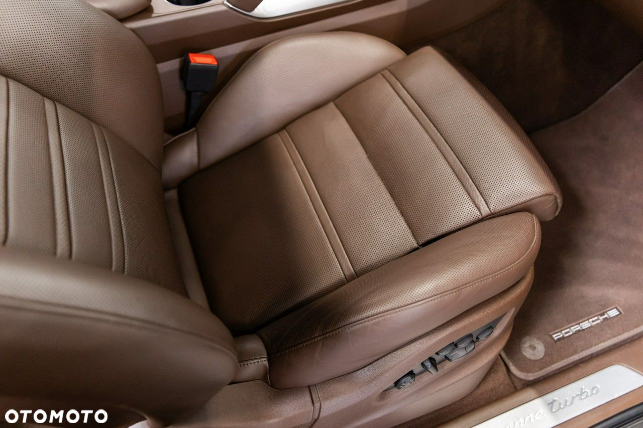 Porsche Cayenne Turbo - 38
