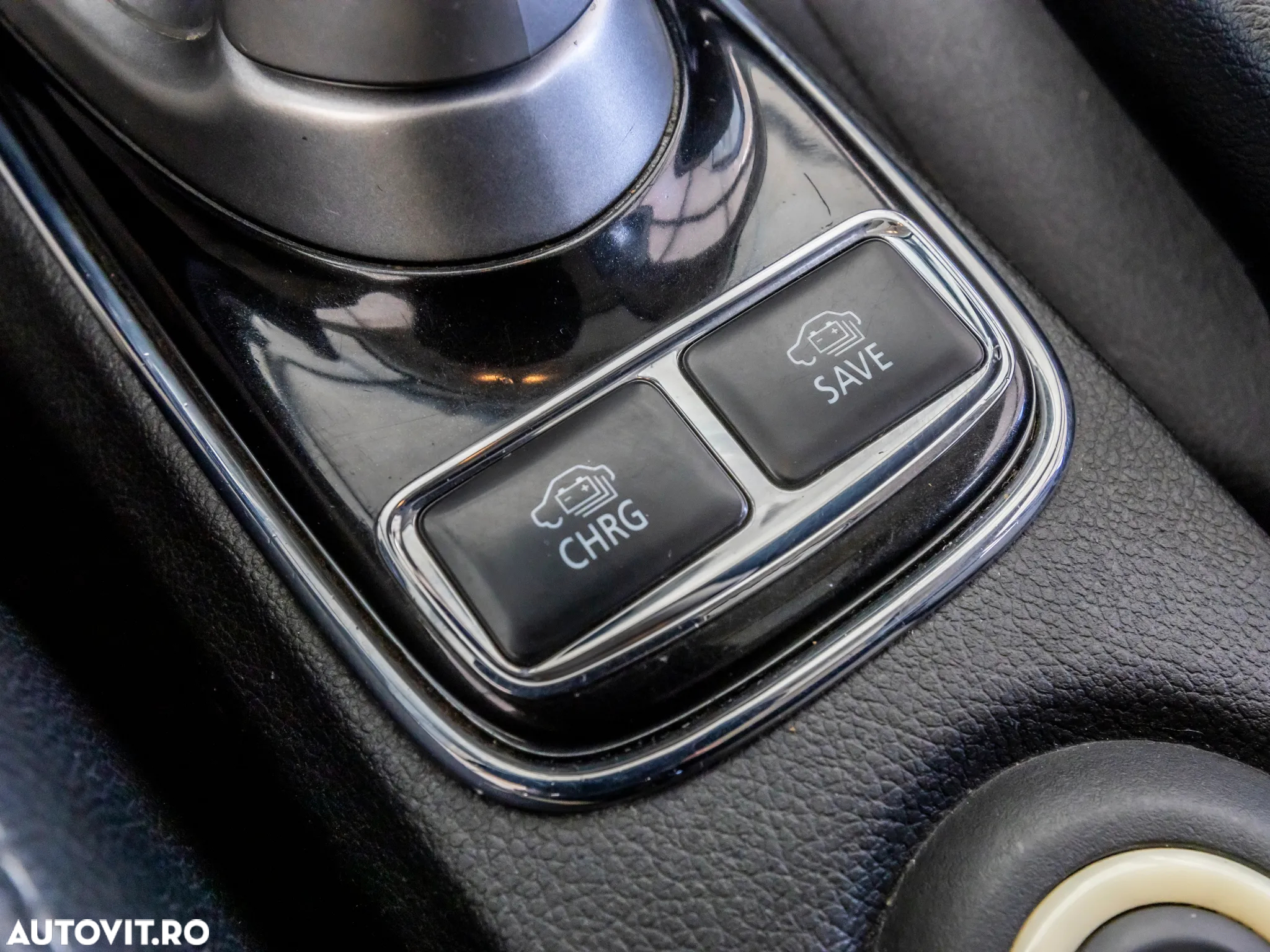 Mitsubishi Outlander 2.0 4WD Plug-In Hybrid - 28
