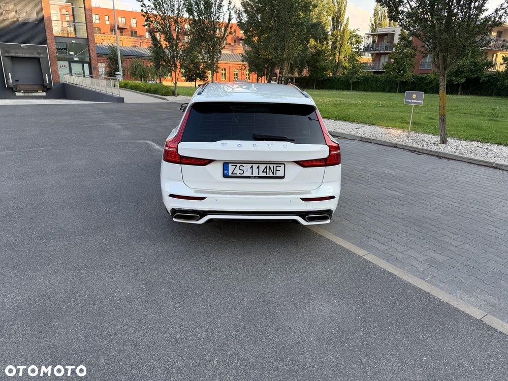 Volvo V60 B3 B R-Design - 2