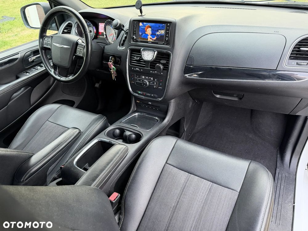 Chrysler Town & Country 3.6 Limited - 18