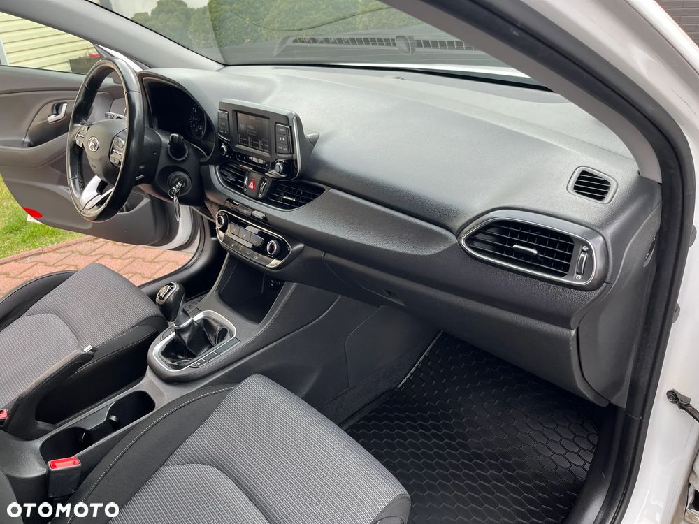 Hyundai i30 1.4 Classic + - 26