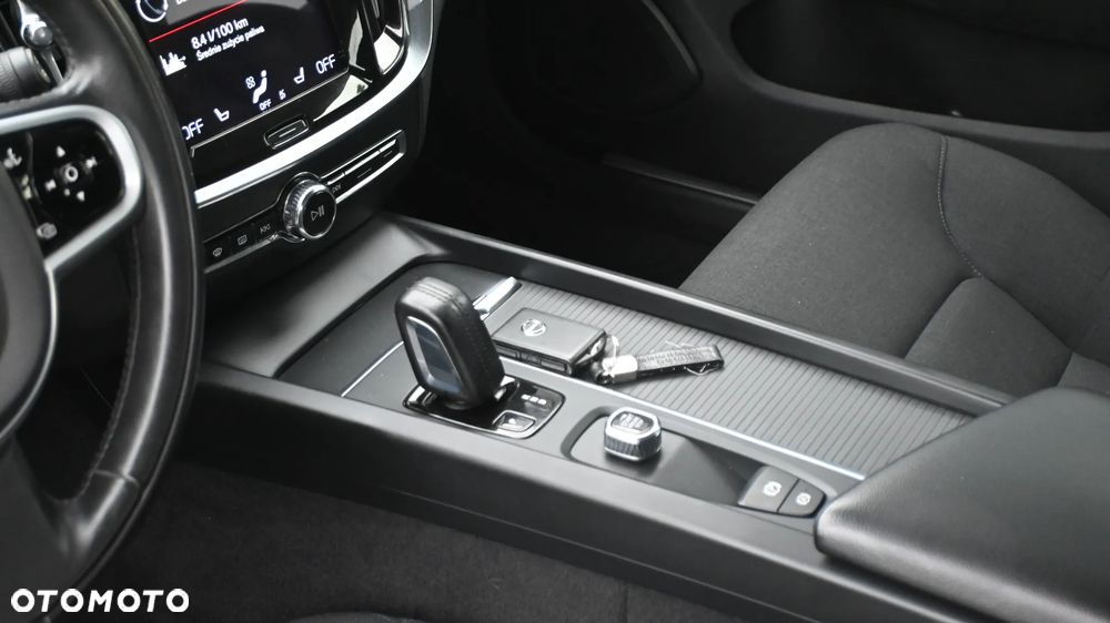 Volvo V60 B3 B Momentum Pro - 37