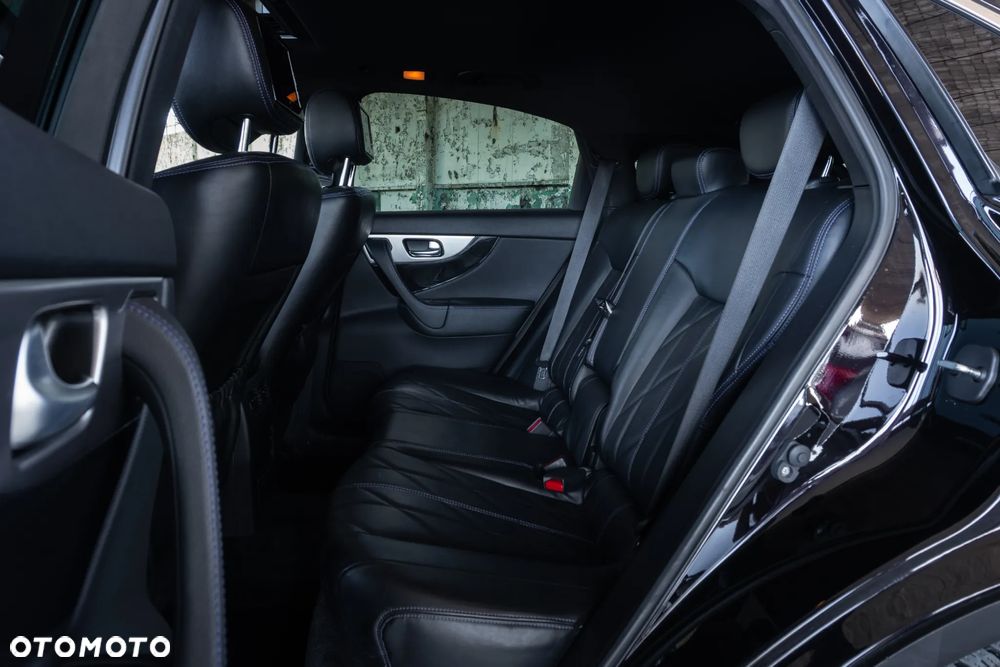Infiniti QX70 - 23