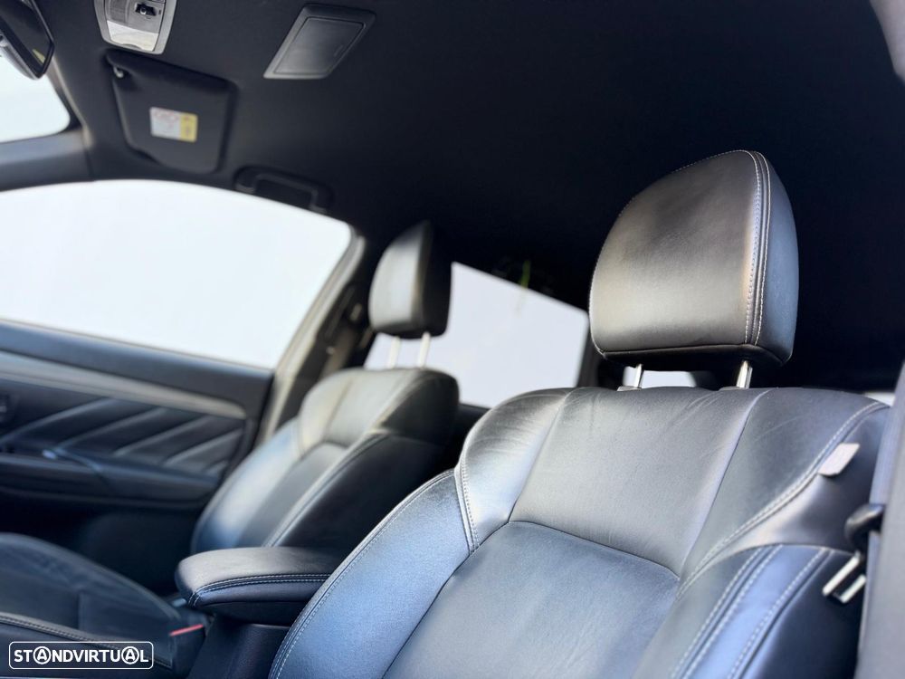 Mitsubishi Outlander - 24