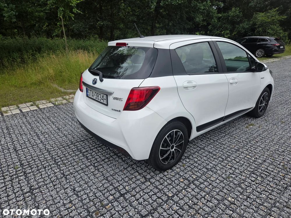 Toyota Yaris Hybrid 100 Sol - 5