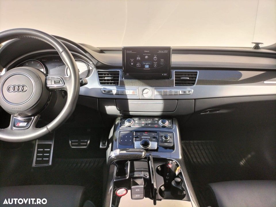 Audi S8 - 6