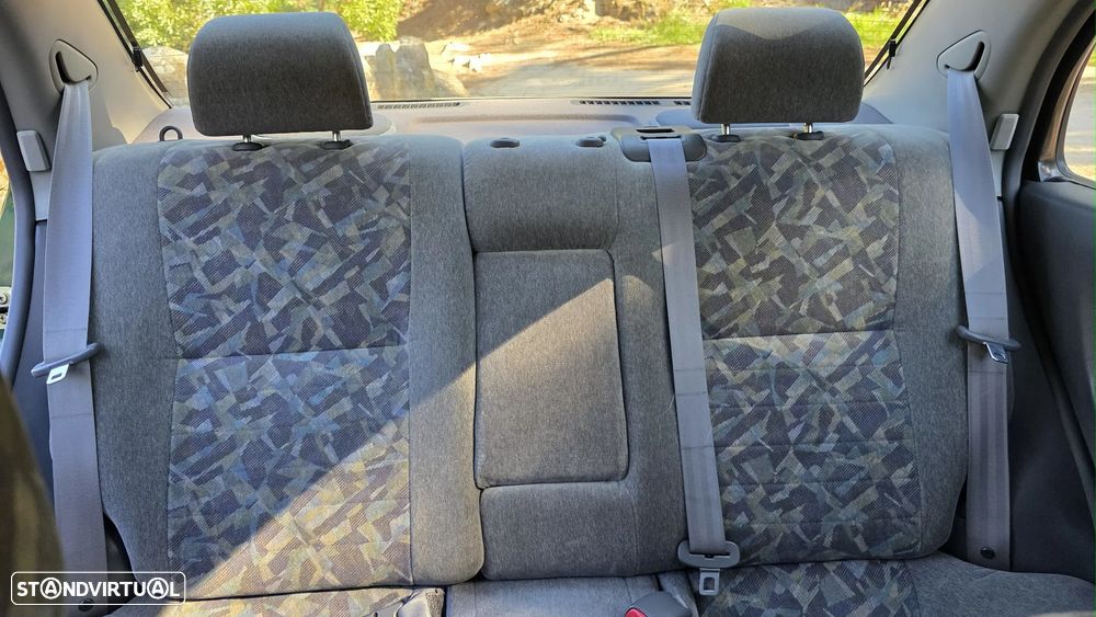 Nissan Almera 1.4 SLX - 10