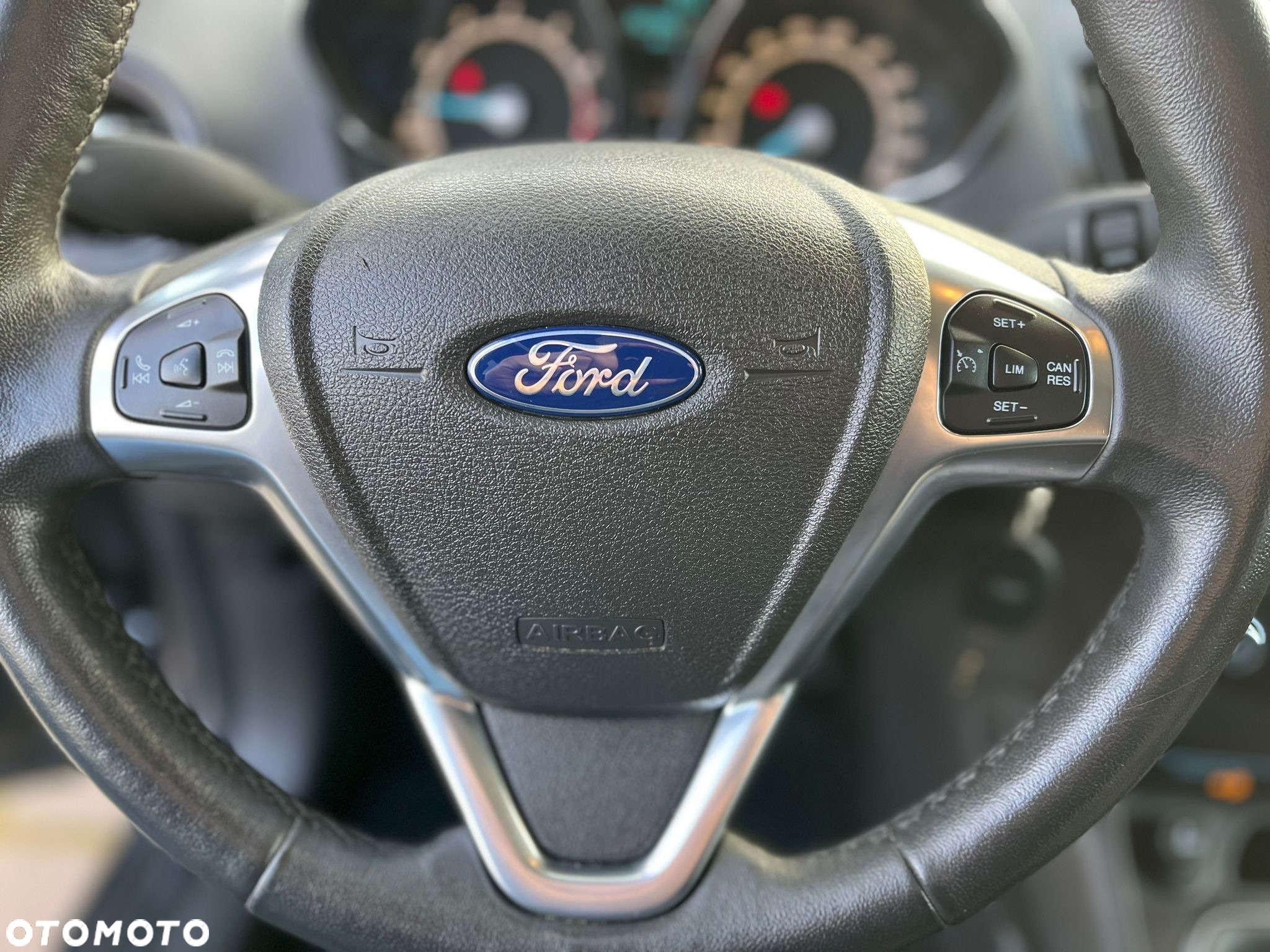Ford Tourneo Courier 1.0 EcoBoost Ambiente - 12