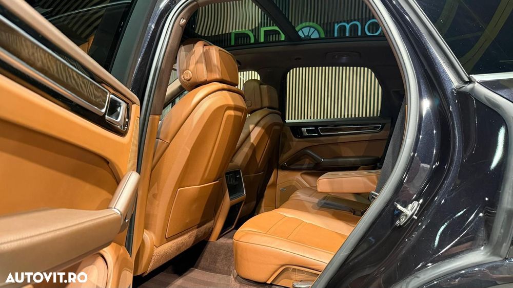 Porsche Cayenne - 35