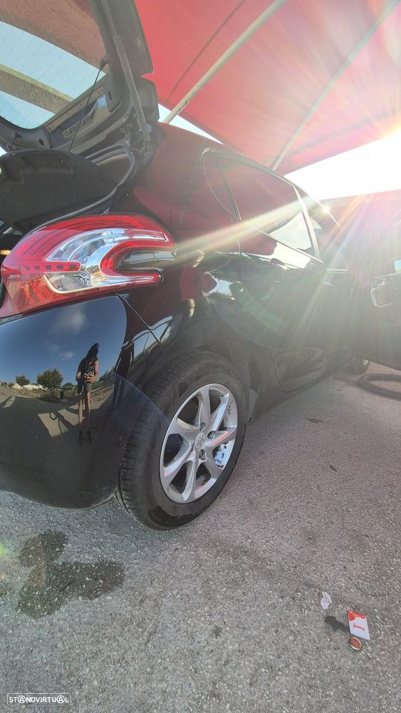 Peugeot 208 1.4 HDi Active - 8